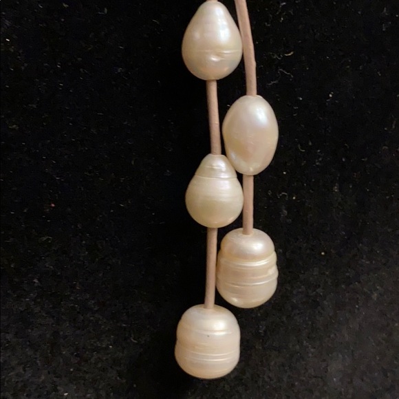 Elly Necklace with Faux Leather and Pearls - Picture 4 of 4